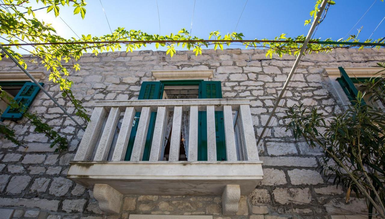 Visilo Stone House Villa Pucisca Exterior photo