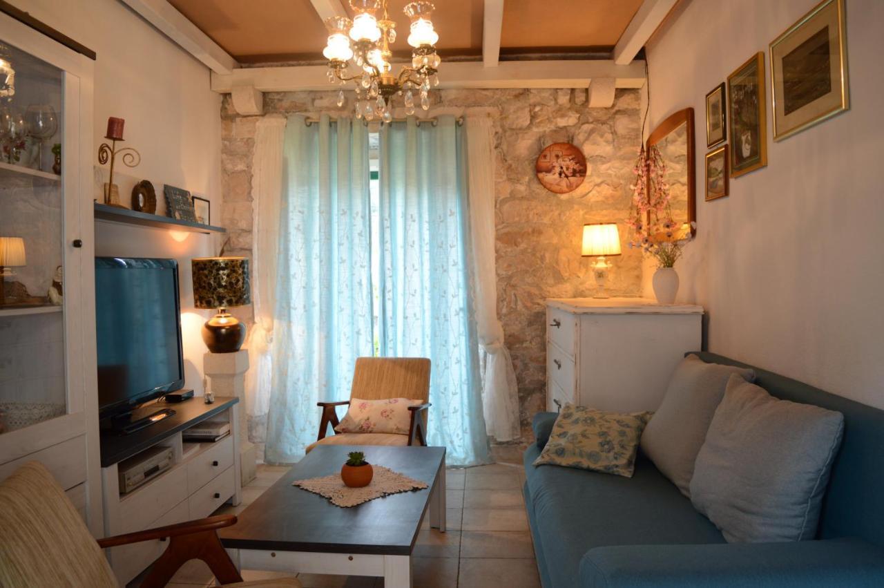 Visilo Stone House Villa Pucisca Exterior photo