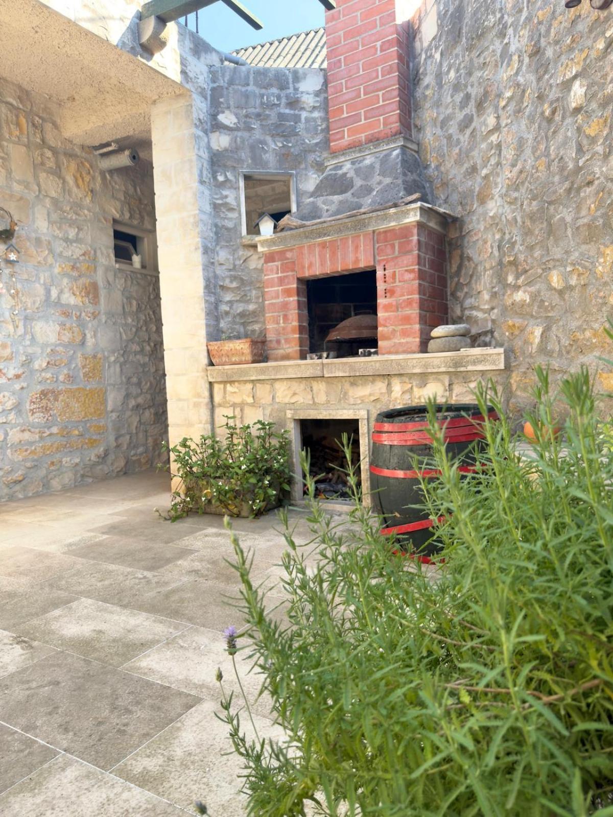 Visilo Stone House Villa Pucisca Exterior photo