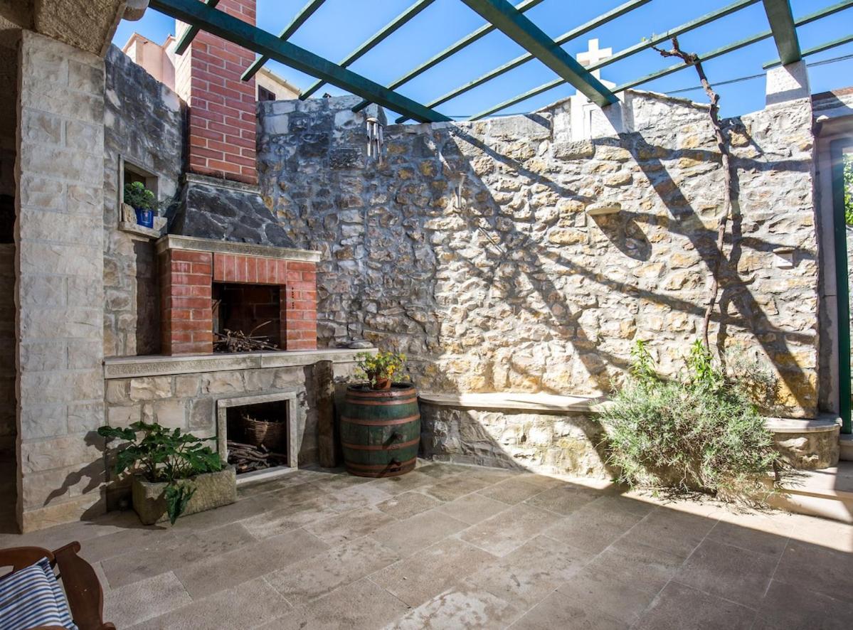Visilo Stone House Villa Pucisca Exterior photo