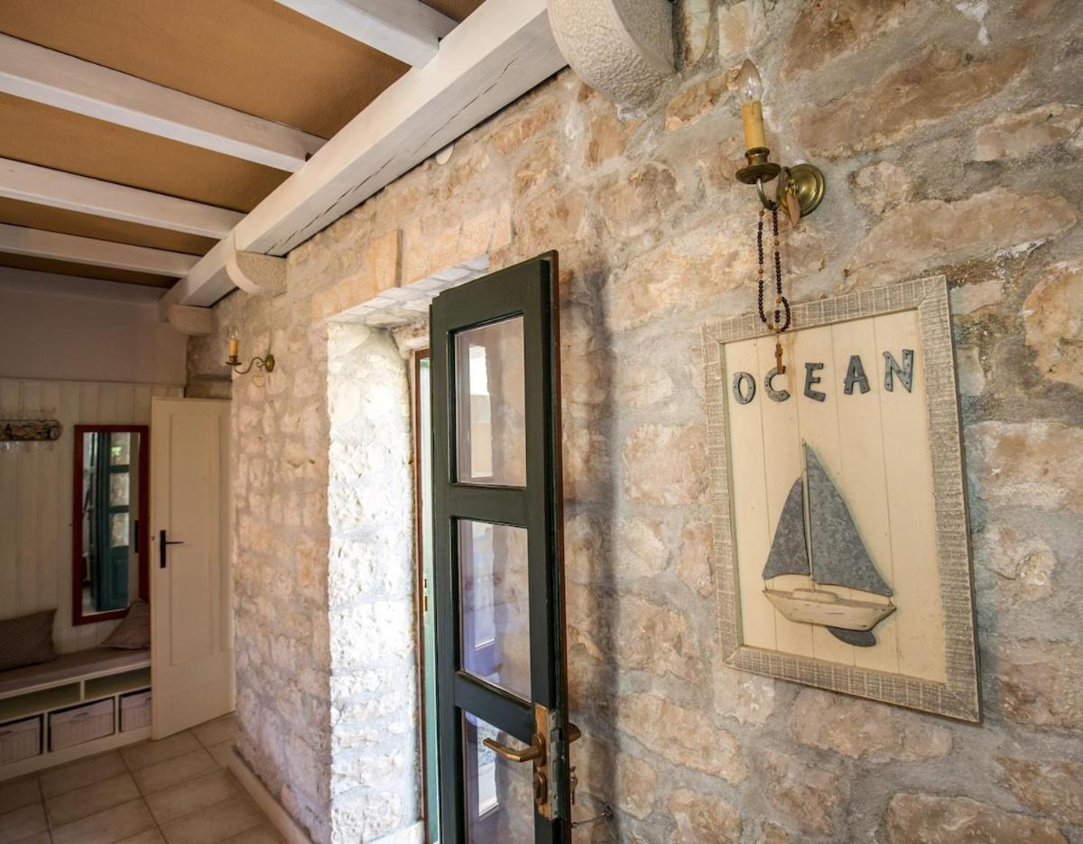 Visilo Stone House Villa Pucisca Exterior photo